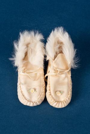 Primary view of object titled 'Cream silk booties'.