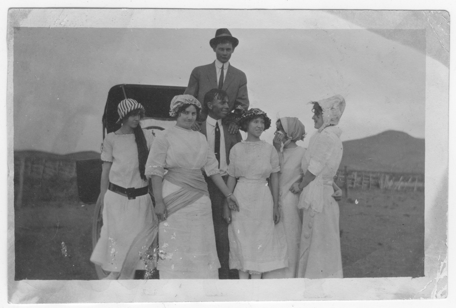 Young Ladies with Tom Neill and Glenn Durrill
                                                
                                                    [Sequence #]: 1 of 1
                                                