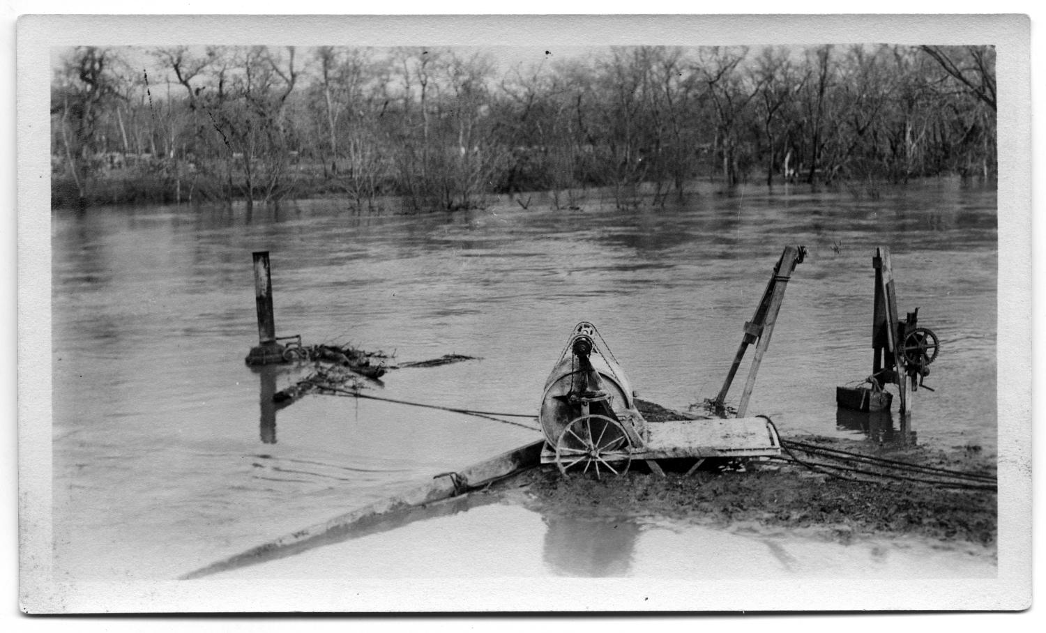 [Photograph of a Water Pump at White Rock Lake]
                                                
                                                    [Sequence #]: 1 of 2
                                                