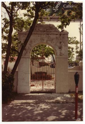 Primary view of object titled '[Santa Anita Restaurant, courtyard]'.