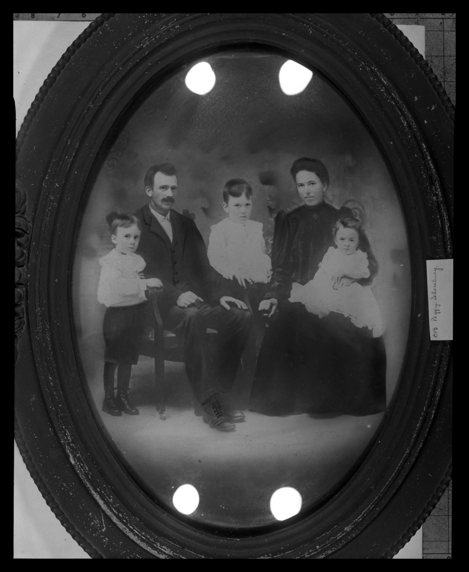 Bram Family Portrait
                                                
                                                    [Sequence #]: 1 of 1
                                                