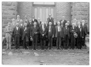Primary view of object titled '1920's gathering at Childress Courthouse of Confederate veterans.'.
