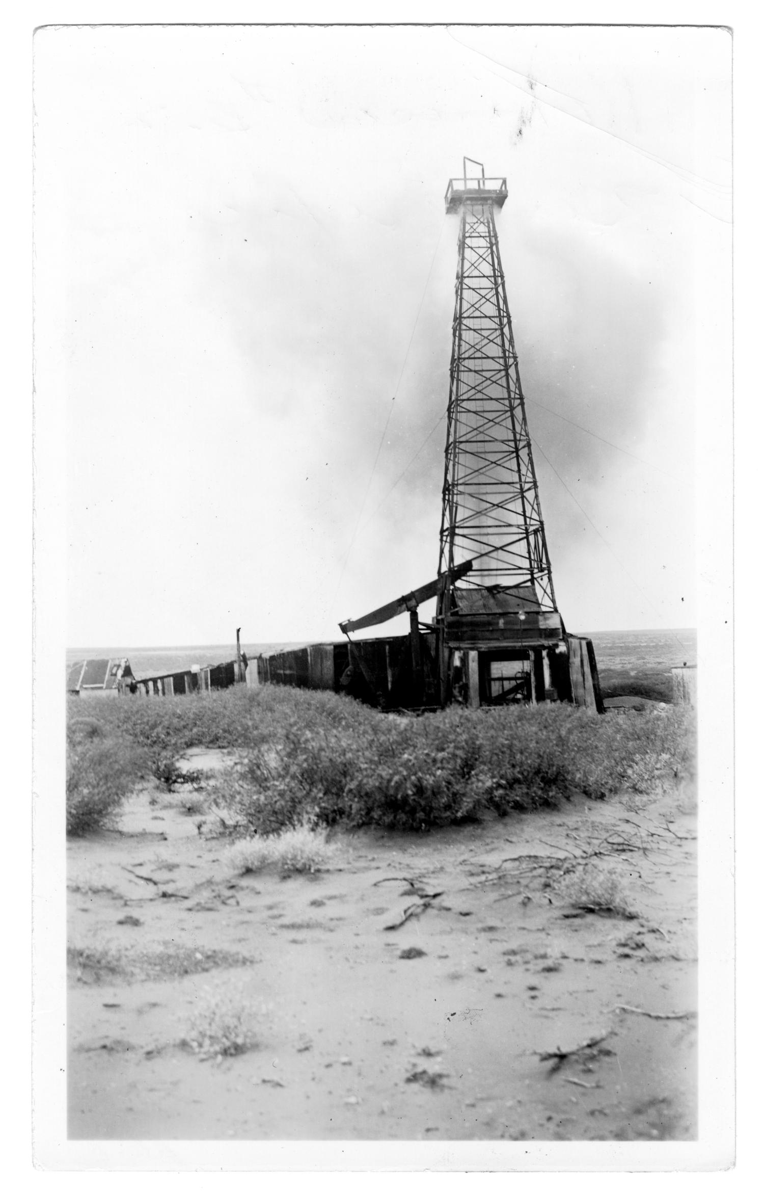 Oil Well in New Mexico
                                                
                                                    [Sequence #]: 1 of 2
                                                