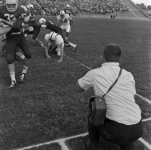 Primary view of object titled '[Homecoming game against Cincinnati, 12]'.