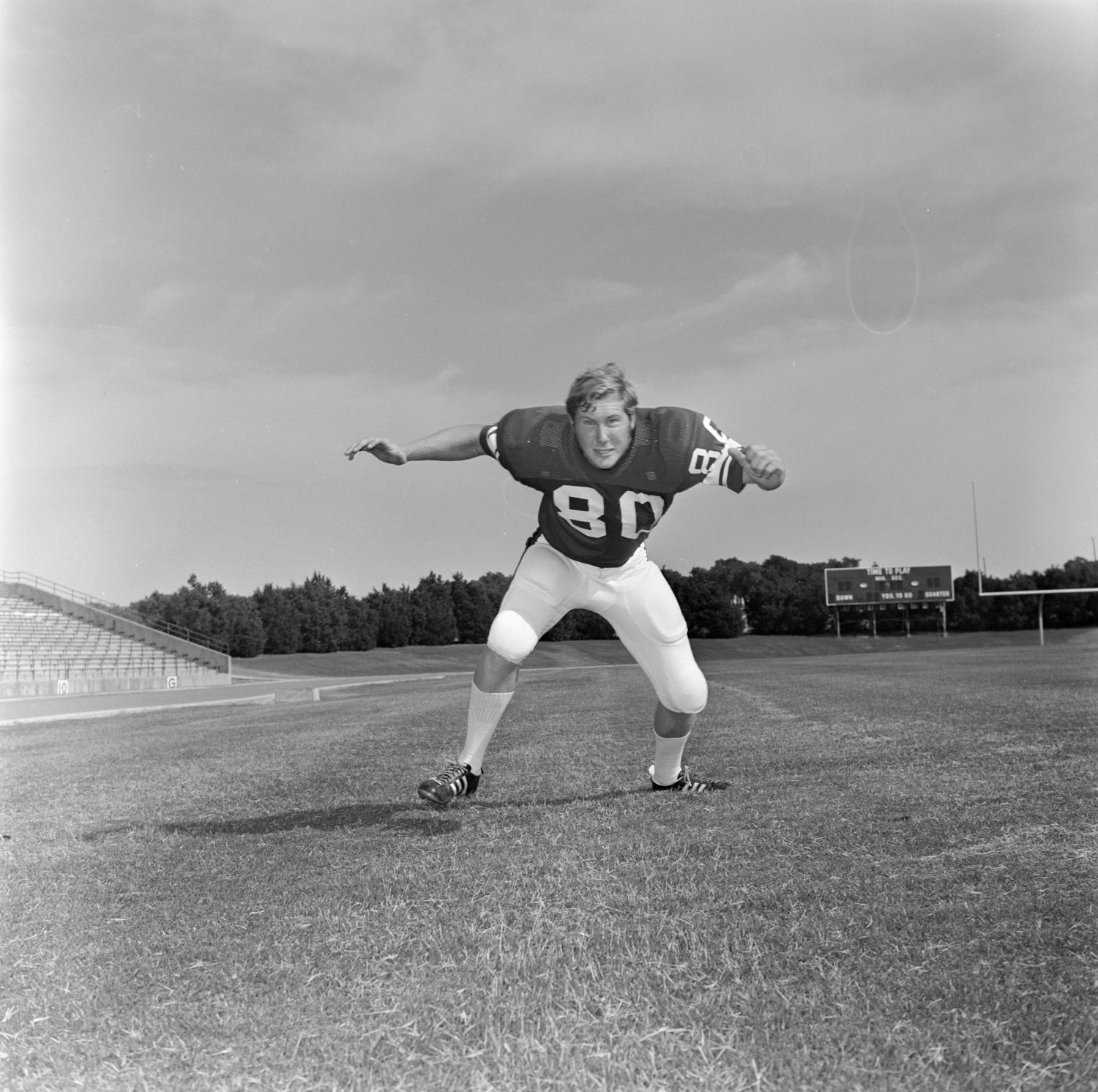[Football player #80, R. Hinch, running toward the camera on a flat stadium field]
                                                
                                                    [Sequence #]: 1 of 1
                                                