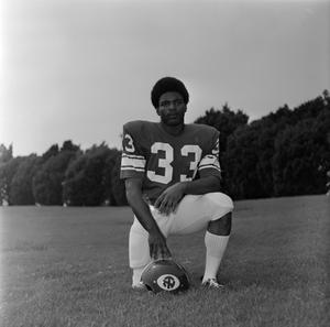 Primary view of object titled '[Posed individual photo of #33 Mike Franklin from the 1971 season]'.