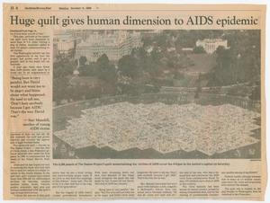 Un recorte de periódico titulado Un gran edredón da una dimensión humana a la epidemia de SIDA, debajo una foto de la muestra, rodeada de texto.