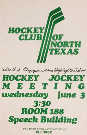 Un anuncio blanco con un texto grande de color verde. En la parte superior, aparecen las palabras Club de Hockey de la Escuela del Norte de Texas, con unas líneas colocadas de modo que parecen el mango de un palo de hockey. En la mitad inferior, se muestra la información de una reunión.