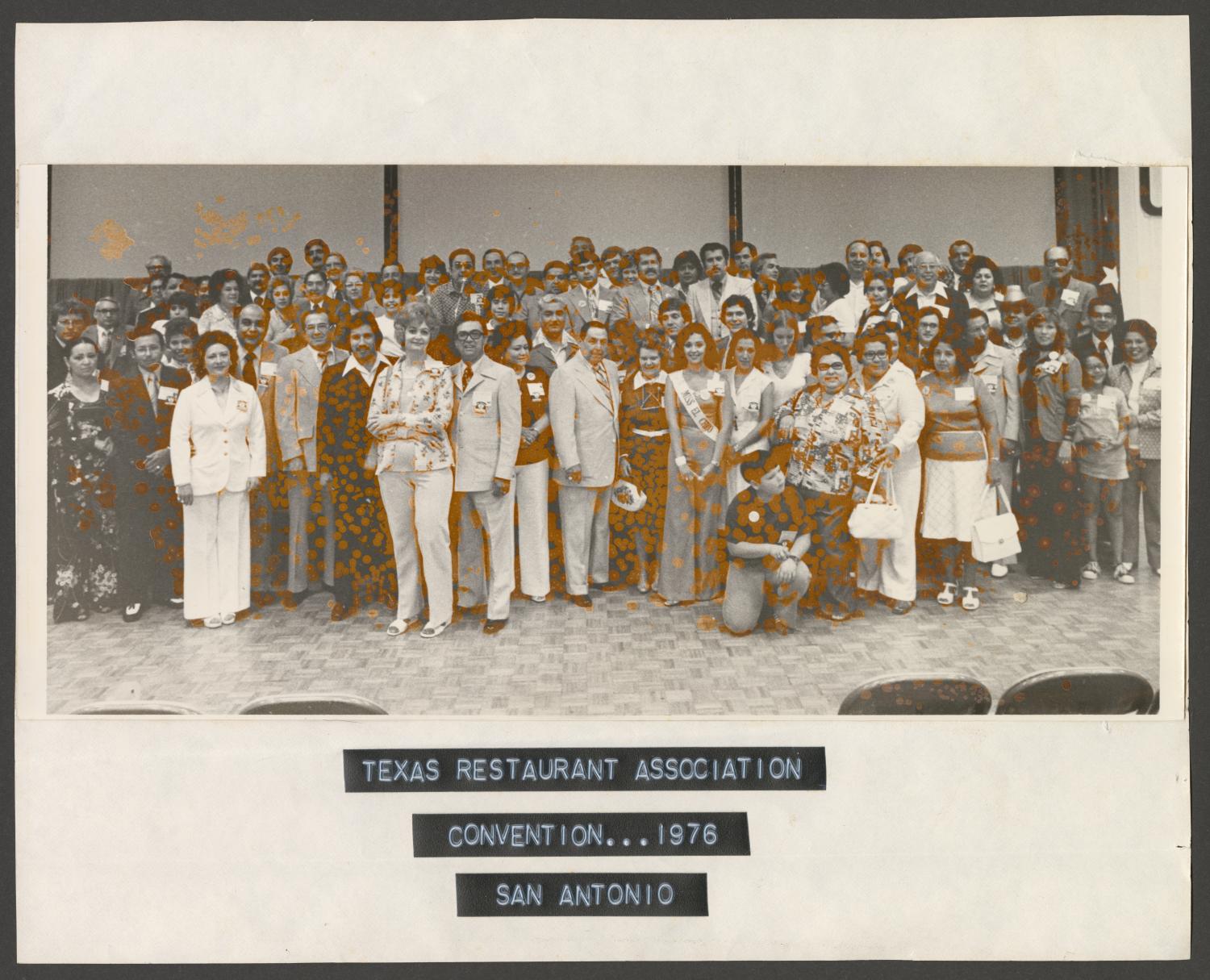 [Group photo from the Texas Restaurant Association Convention 1976]
                                                
                                                    [Sequence #]: 1 of 2
                                                