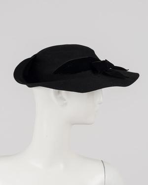 Primary view of object titled 'Felt hat'.