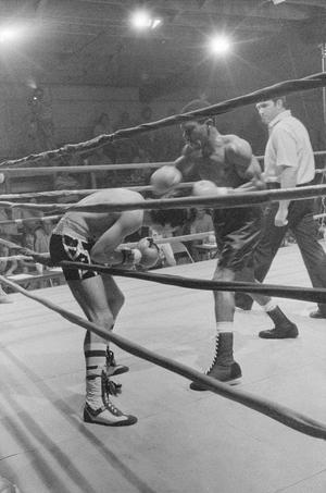 Primary view of object titled '[Photograph of a boxing match #5]'.