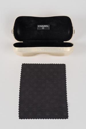 Primary view of object titled 'Eyeglasses case'.