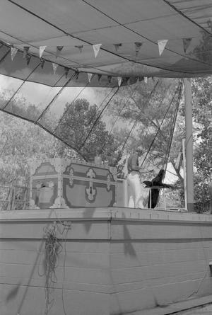 Primary view of object titled '[Animal performance at Six Flags Over Texas in Arlington, 2]'.