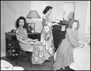 Primary view of object titled '[Women around the dorm room]'.