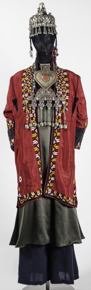 Primary view of object titled 'Festival ensemble'.