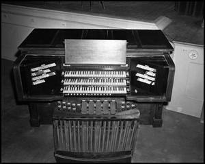 Primary view of object titled '[Organ]'.