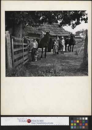 Primary view of object titled '[Family Photo]'.
