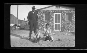 Primary view of object titled '[The Byrd Williams family in El Paso, Texas]'.