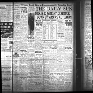 Primary view of object titled 'The Daily Sun (Goose Creek, Tex.), Vol. 16, No. 250, Ed. 1 Wednesday, March 27, 1935'.