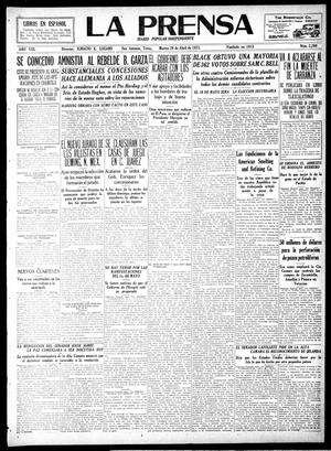 Primary view of object titled 'La Prensa (San Antonio, Tex.), Vol. 8, No. 2,209, Ed. 1 Tuesday, April 26, 1921'.