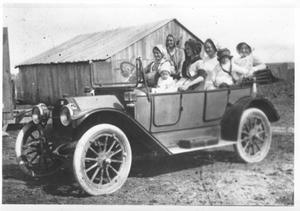 [Five women and two children in a 1913 Buick]