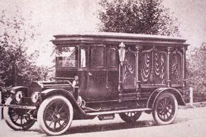 Primary view of object titled '[Photograph of the 1914 Kief Hearse]'.