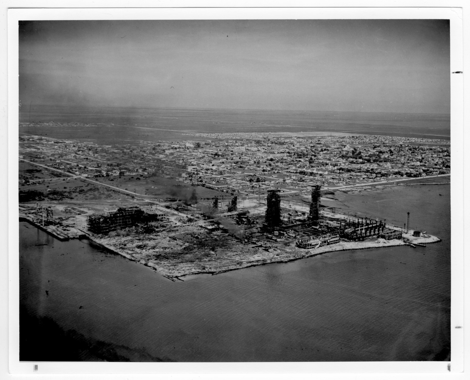 [Aerial view of refinery structures near the port after the 1947 Texas City Disaster ...1500 x 1213