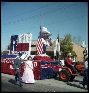 [Texas Sesquicentennial Parade Float]