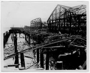 [Pipeline and structural damage to piers after the 1947 Texas City Disaster]