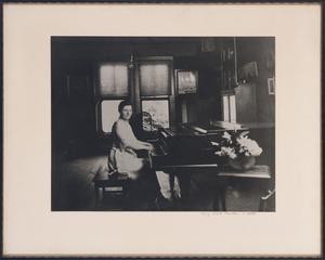 Primary view of object titled '[Mary Kate Hunter]'.