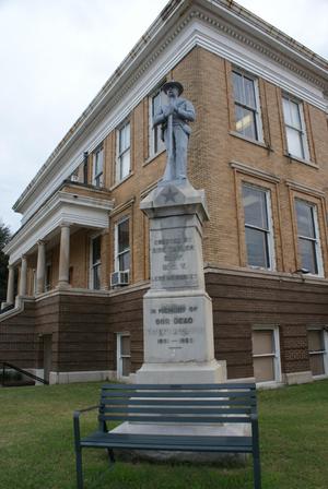 Primary view of object titled '[Confederate Monument]'.