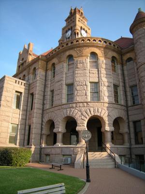 [Front Entrance to Wise County Courthouse]