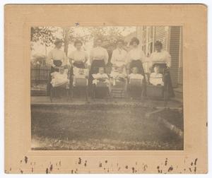[Hattie Mae Eichelberger, Her Mother and Unknown Group]