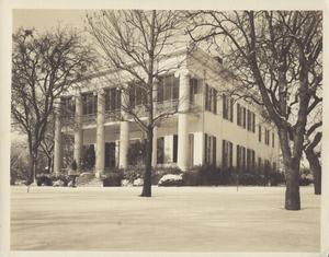 Primary view of object titled 'Governor's Mansion [under snow]'.