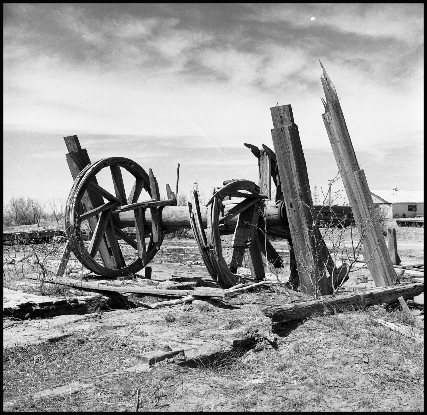 [Damaged Wagon Axle Attached to Stand] - The Portal to Texas History
