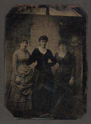[Photograph of 3 Unknown Women]