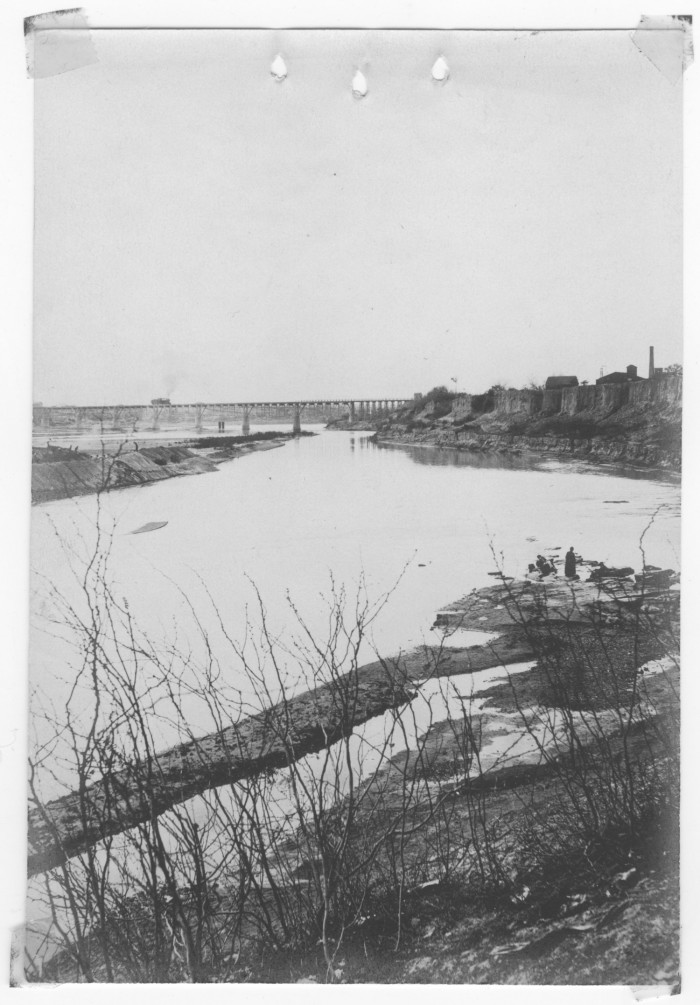 Railroad Bridge Over The Rio Grande River Laredo Texas The Portal To Texas History
