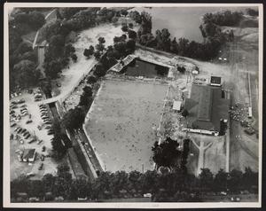 Primary view of object titled '[Lake Cliff Pool Under Construction]'.