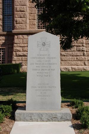 Primary view of object titled '[Monument to Confederate Soldiers]'.