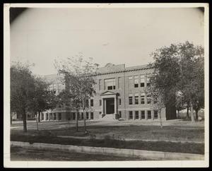 [Photograph of East Waco School]