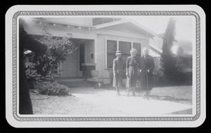 [Cousin Maggie Hale, Aunt Annie Belle Emery Bright, Lucy Wright, and cat in front of house at 2256 5th Avenue in Fort Worth]