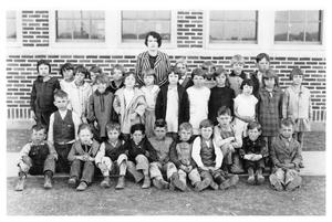 Primary view of object titled '[A 2nd Grade Class at the Baker School]'.