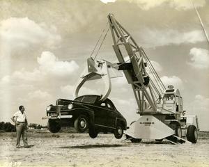 Primary view of object titled 'Tong crane, P0U,P-10-34, L 11229'.