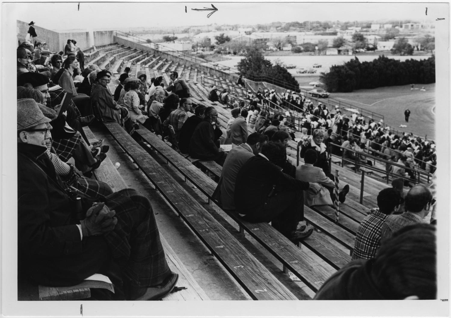 [North Texas Football Spectators, Homecoming, 1972]
                                                
                                                    [Sequence #]: 1 of 2
                                                