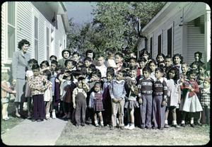 [Photograph of Children Outside Iglesia Presbiteriana Mexicana]