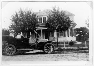 Primary view of object titled 'Howard Layton Roberts home in Hitchcock'.