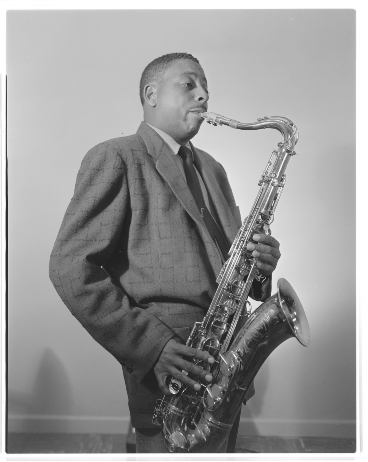 [A photograph of a musician playing a tenor saxophone]
                                                
                                                    [Sequence #]: 1 of 1
                                                