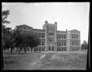 [Clarendon College administration building]