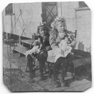 [Photograph of Frances and Augusta Furchner]