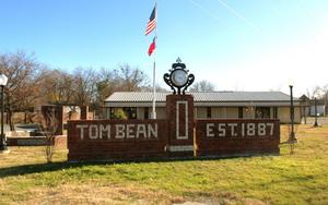 [Photograph of City of Tom Bean #2]